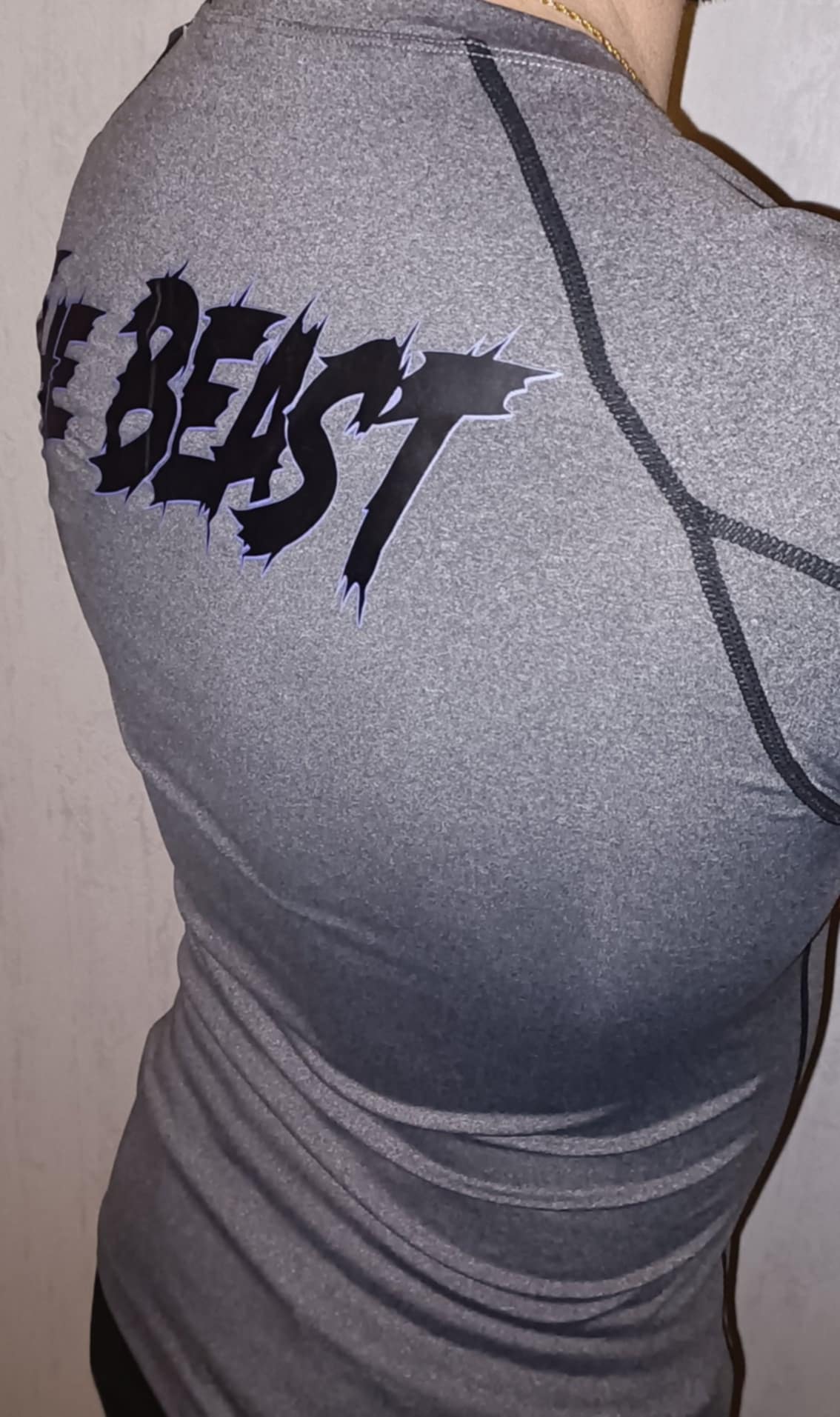 T-shirt compressé homme gris motif noir