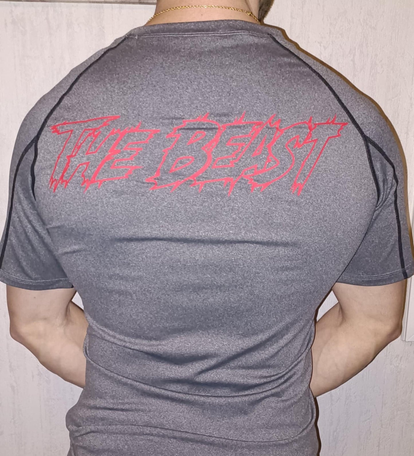 T-shirt compressé homme gris motif rouge