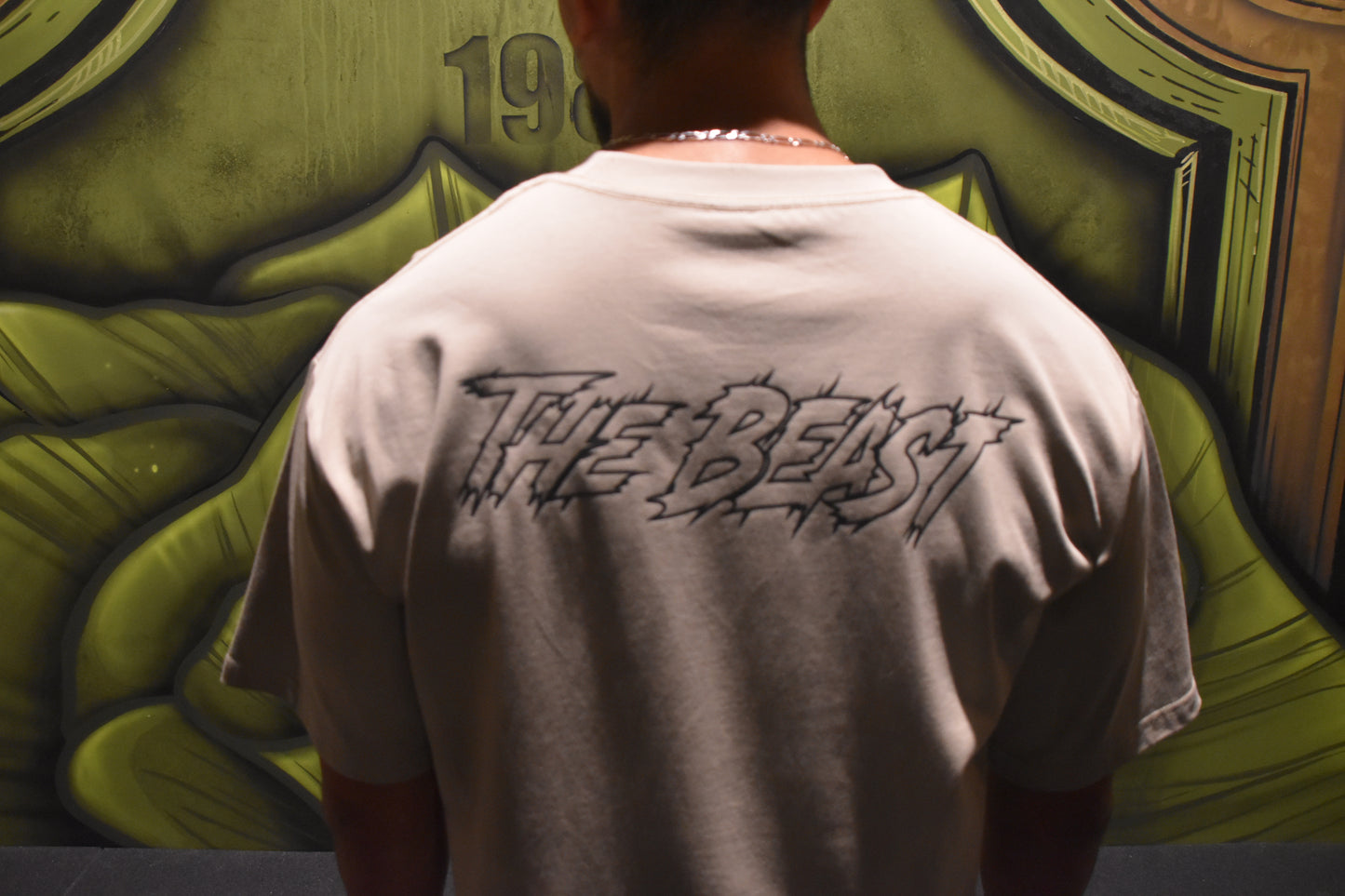 T-shirt oversize beige motif noir