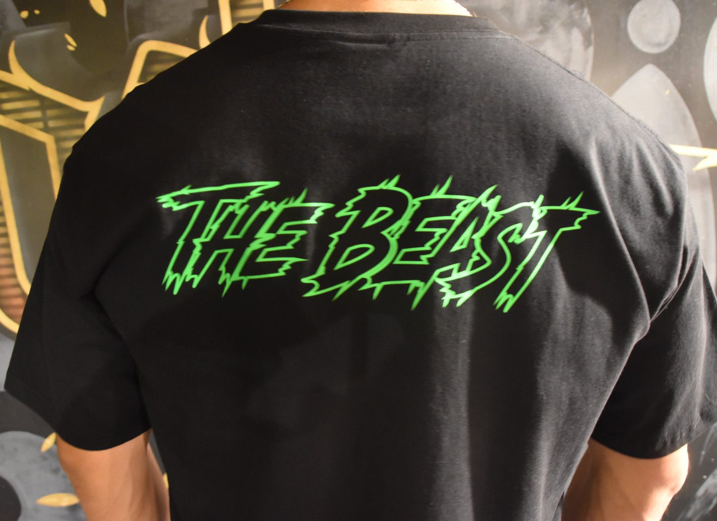 T-shirt oversize noir motif vert fluo