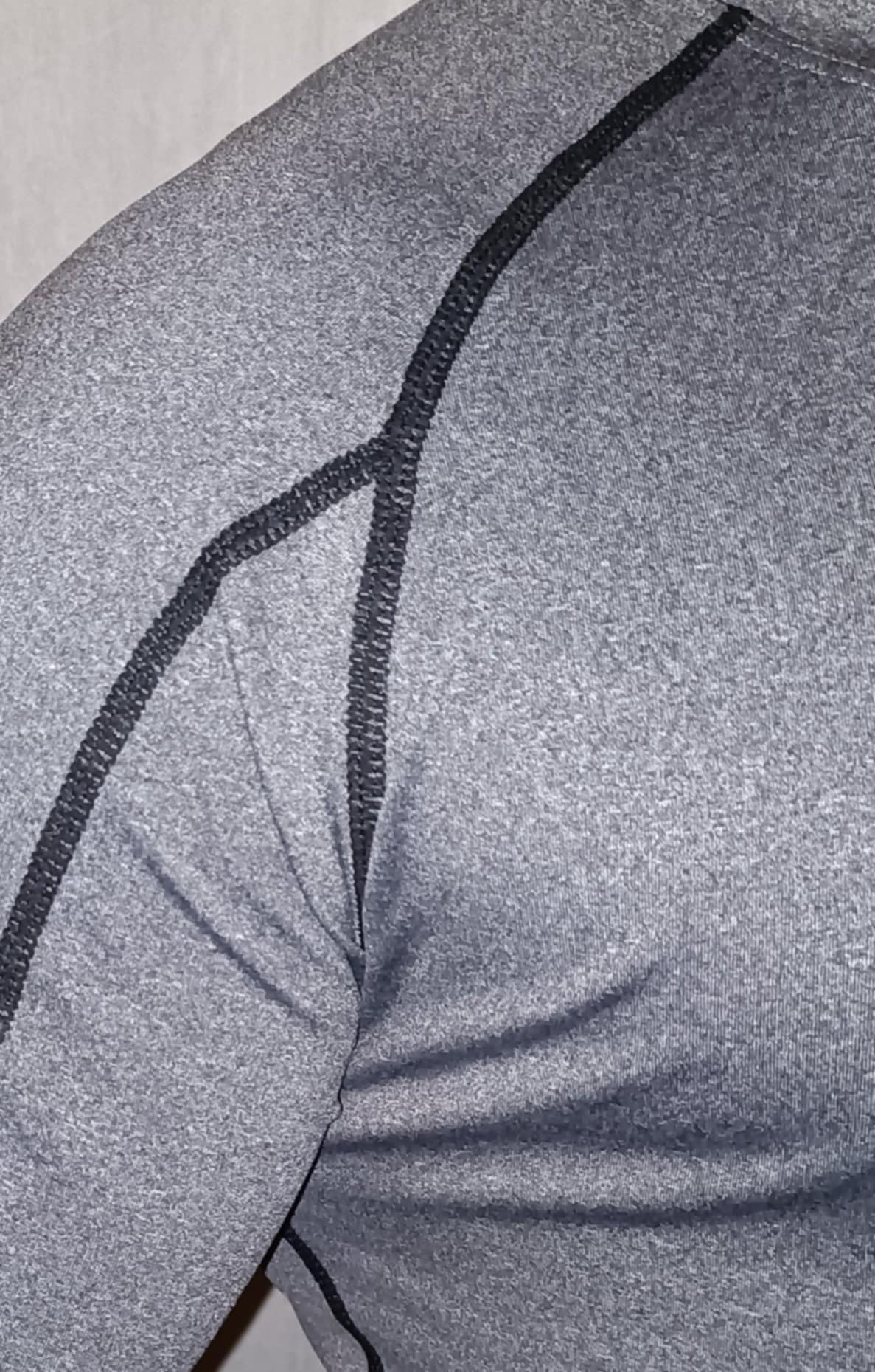 T-shirt compressé homme gris motif rouge